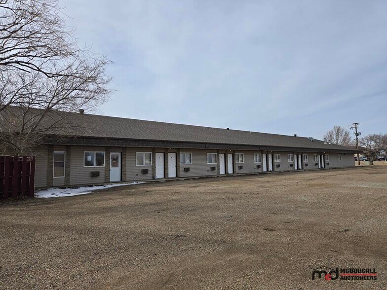 More Photos Of 775 W 5th Ave, Shaunavon Hotel For Sale