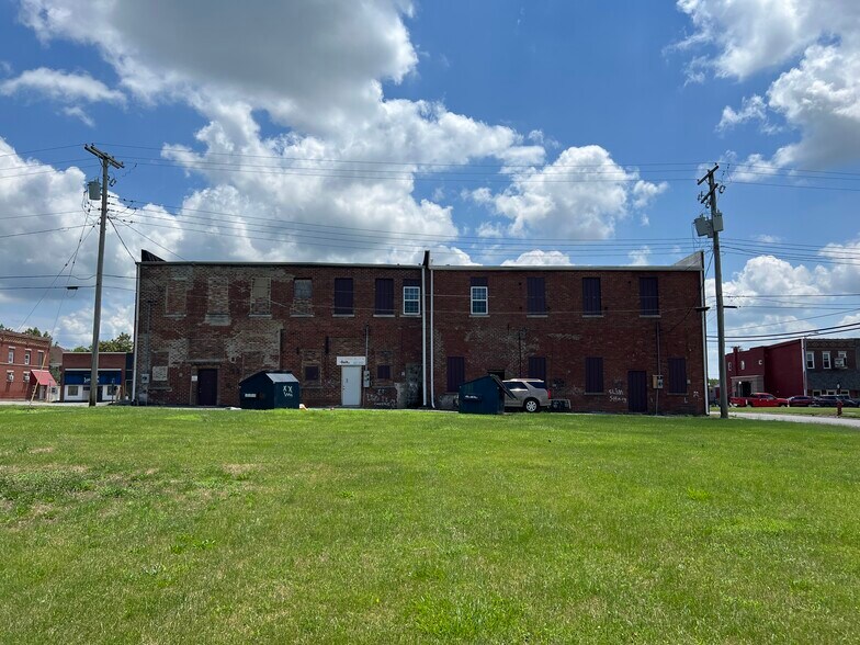 More Photos Of 300 E Broadway Blvd, Johnston City Specialty For Sale