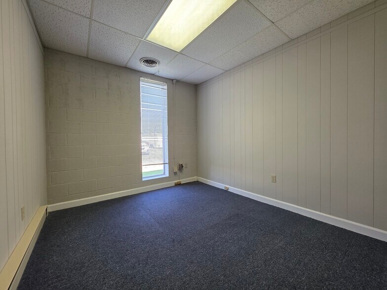 More Photos Of 404 St Andrews Dr, Greenville Office For Lease