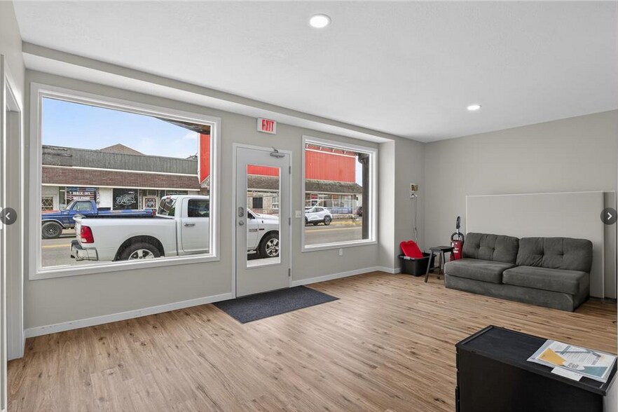 More Photos Of 6434 Main St, North Branch Office For Lease