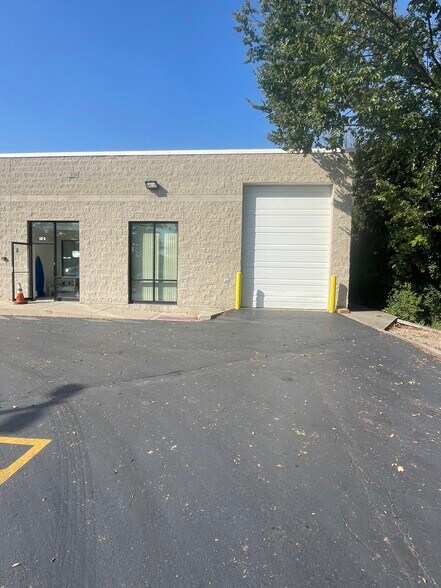 Primary Photo Of 837 Oakton St, Elk Grove Village Warehouse For Lease