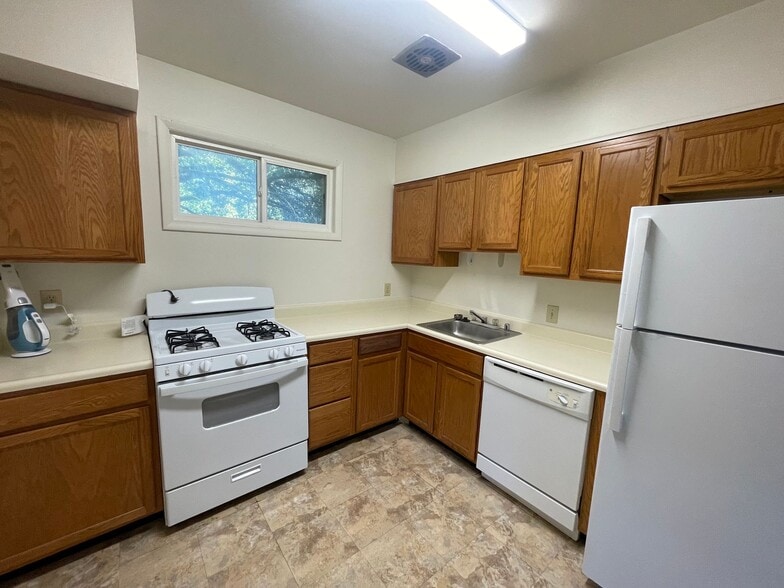 More Photos Of 4000 W Northern Pky, Baltimore Office For Sale