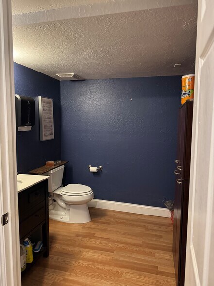 More Photos Of 1476 Main St, Sarasota Storefront For Sale