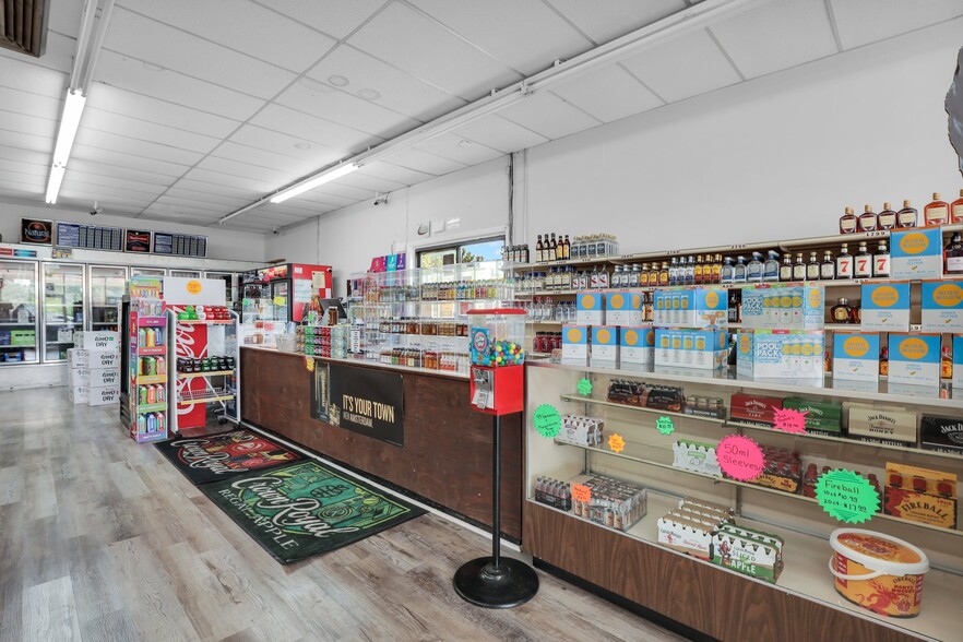 More Photos Of 105-149 W Hendry St, Hinesville Storefront For Lease