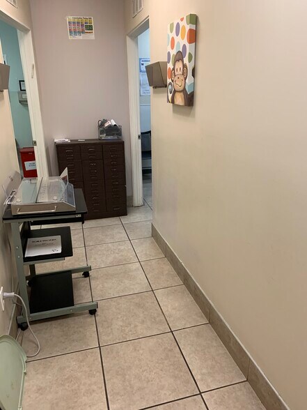 More Photos Of 5797 Washington Blvd, Culver City Showroom For Lease