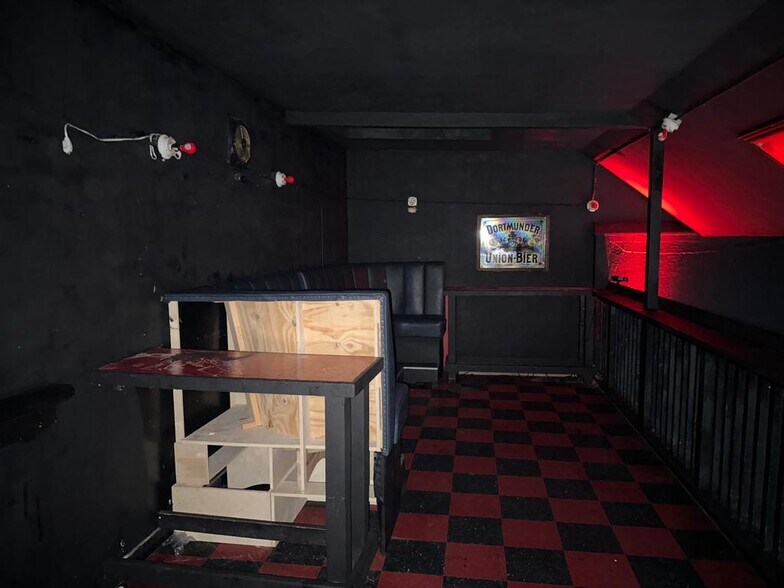 More Photos Of 2140 Market St, San Francisco Bar For Lease