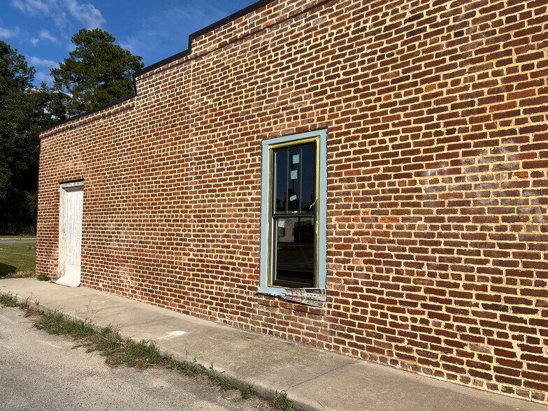 More Photos Of 8617 Old State Rd, Holly Hill General Retail For Lease