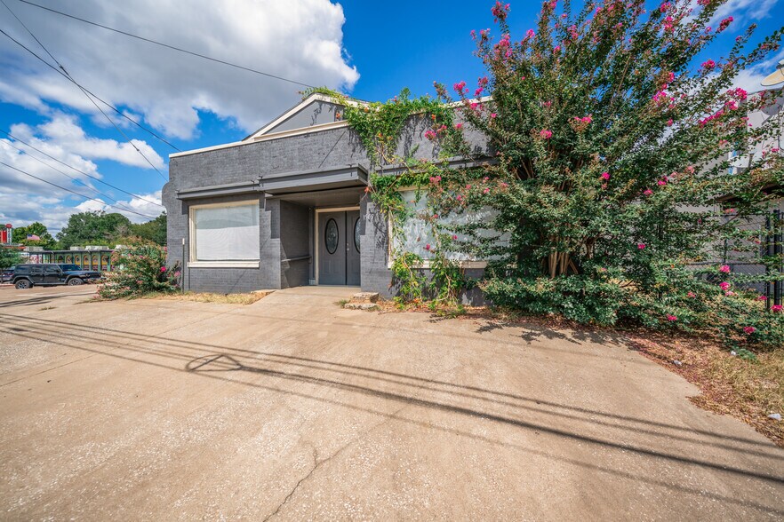 More Photos Of 1505 E Marshall Ave, Longview Medical For Sale