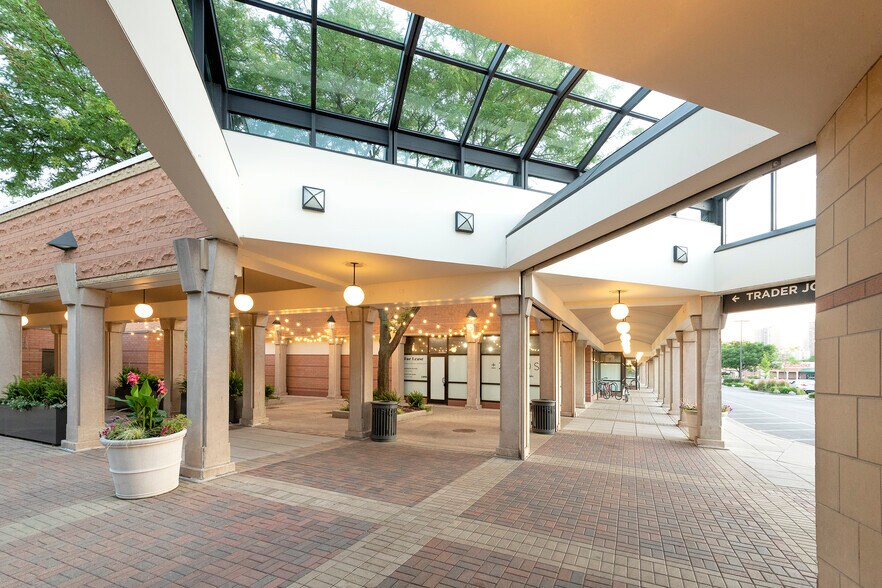 More Photos Of 1546-1554 E 55th St, Chicago Unknown For Lease