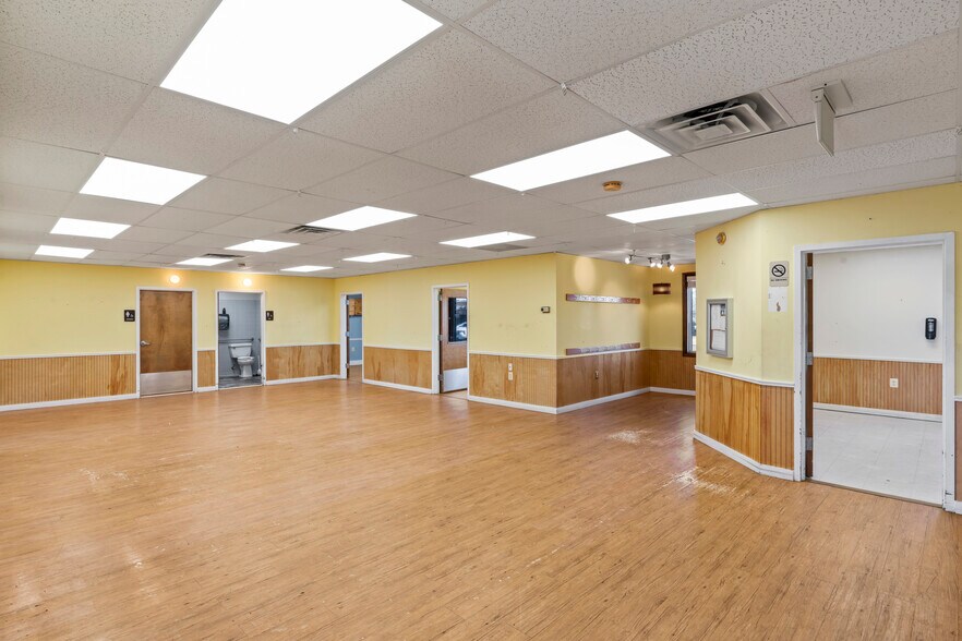 More Photos Of 9380 Forestwood Ln, Manassas Office For Lease