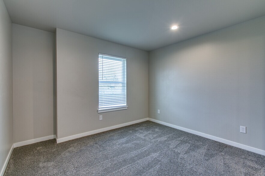 More Photos Of 1205 Boon St, Sumas Apartments For Sale