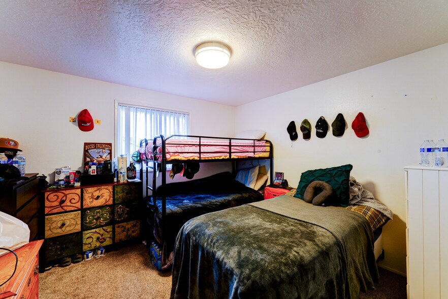 More Photos Of 16405 E Burnside St, Portland Apartments For Sale