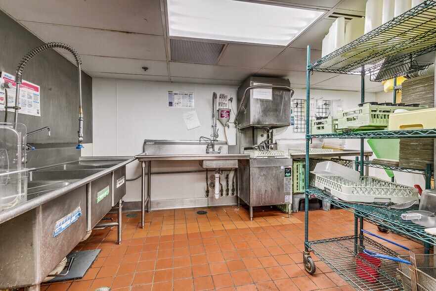 More Photos Of 2001 University Ave SE, Minneapolis General Retail For Sale