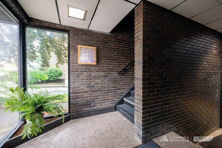 More Photos Of 7311 Valley View Dr, Independence Office For Lease