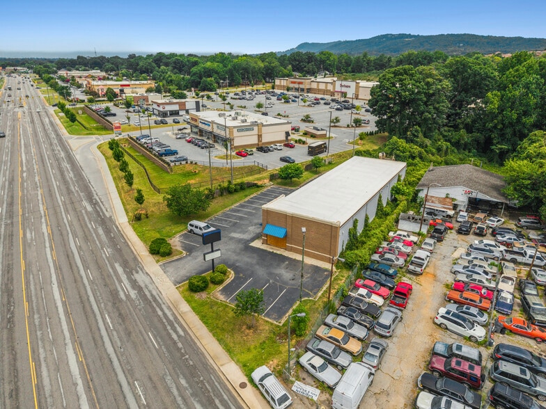 More Photos Of 3110 N Pleasantburg Dr, Greenville Auto Repair For Sale