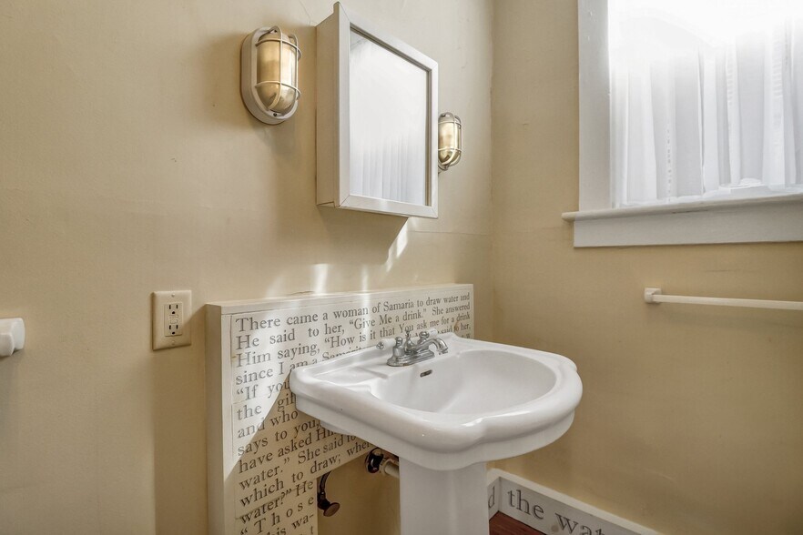 More Photos Of 210 E 48th St, Savannah Apartments For Sale