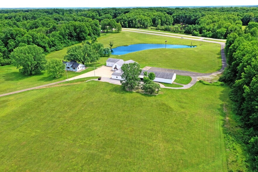 More Photos Of 4085 Herner County Line Rd, Southington Showroom For Sale