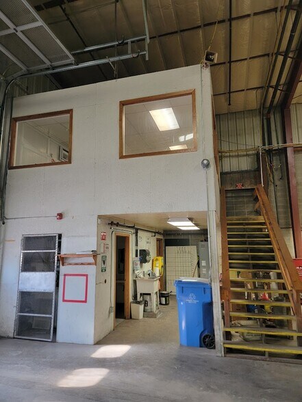 More Photos Of 3658 W 6th St, Goodview Industrial For Lease