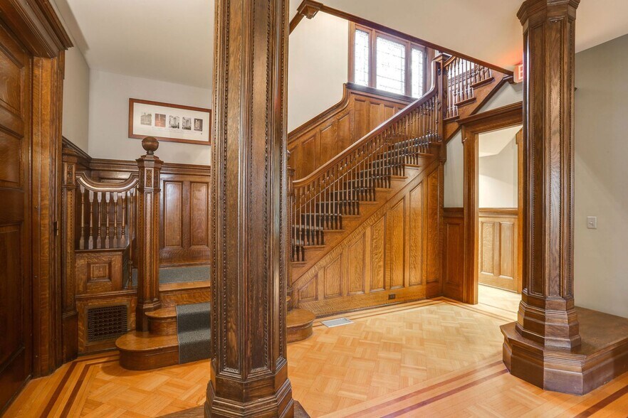 More Photos Of 4588 S Park Ave, Hamburg Office Residential For Sale