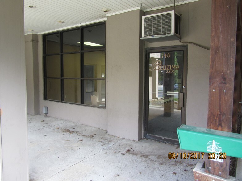 More Photos Of 748 Main St, Bennington Freestanding For Lease