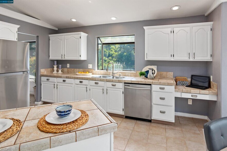 More Photos Of 619 Edwards St, Crockett Healthcare For Sale