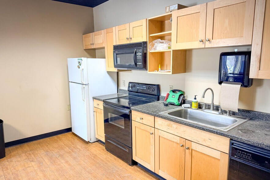 More Photos Of 1298 S Brownell Rd, Williston Storefront For Sale