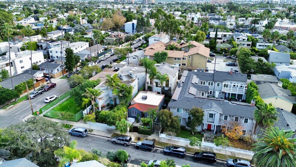 More Photos Of 558 San Juan Ave, Venice Apartments For Sale