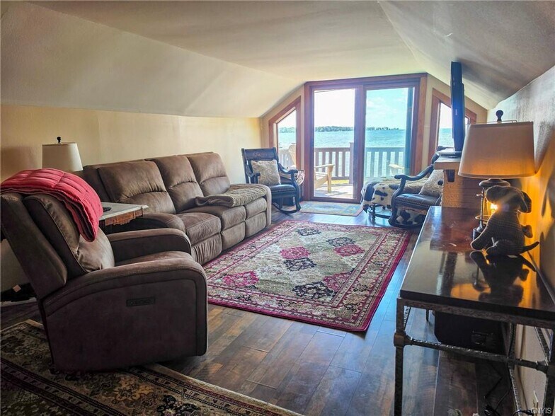 More Photos Of 6266 Lakeshore Rd, Verona Beach Restaurant For Sale