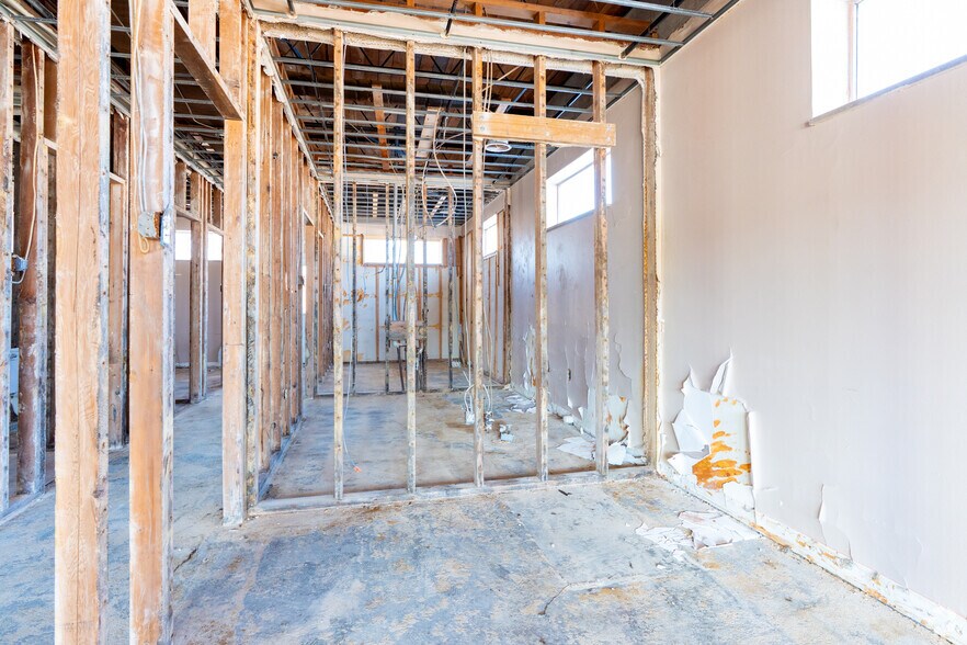 More Photos Of 515 N Monroe St, Litchfield Medical For Sale
