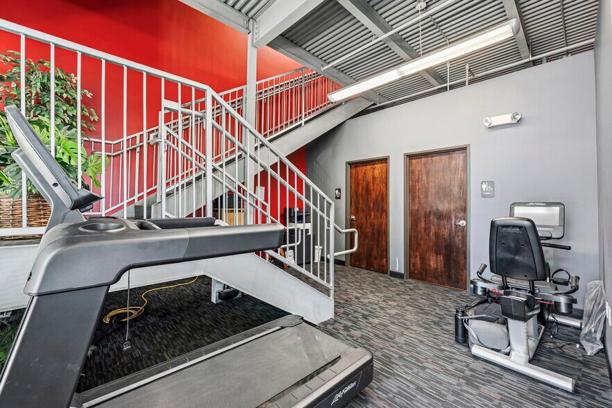 More Photos Of 861 Southpark Dr, Littleton Flex For Lease