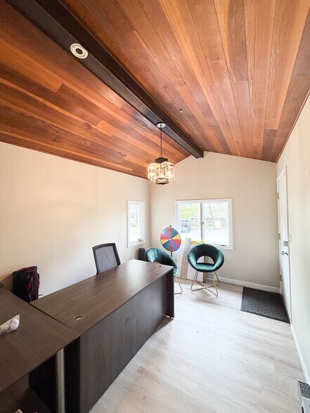 More Photos Of 258 Middle St, Bristol Medical For Sale