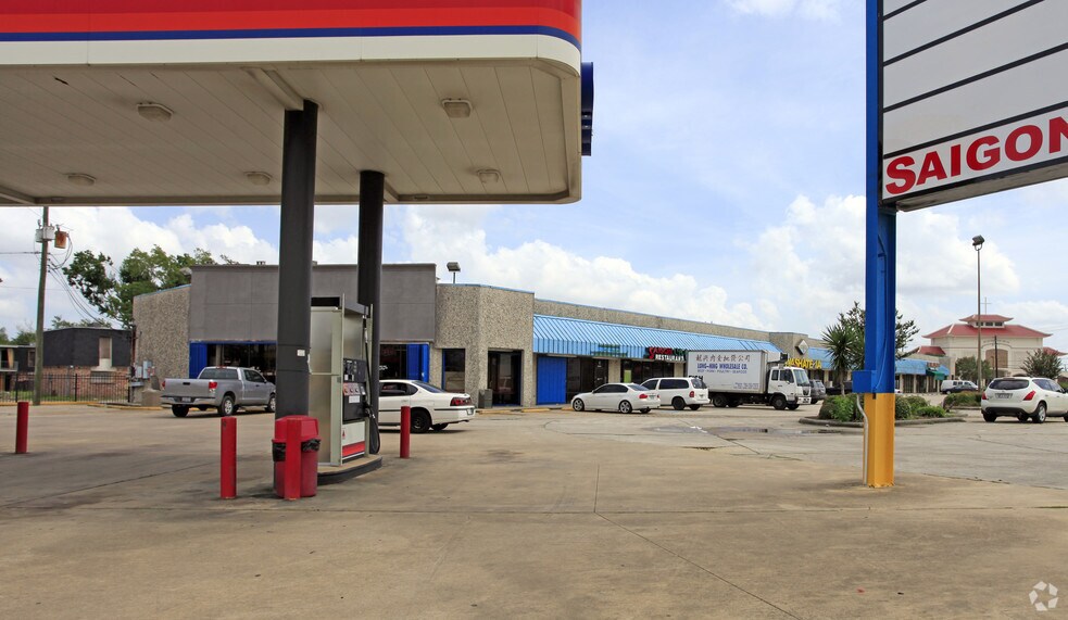 More Photos Of 10718 Kingspoint Rd, Houston Unknown For Lease