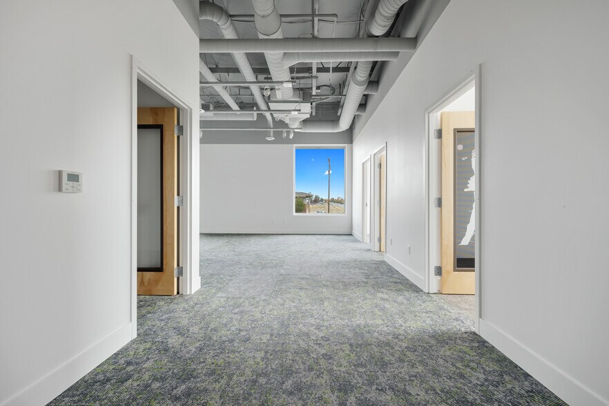 More Photos Of 9425 Sandifur Pky, Pasco Office For Sale