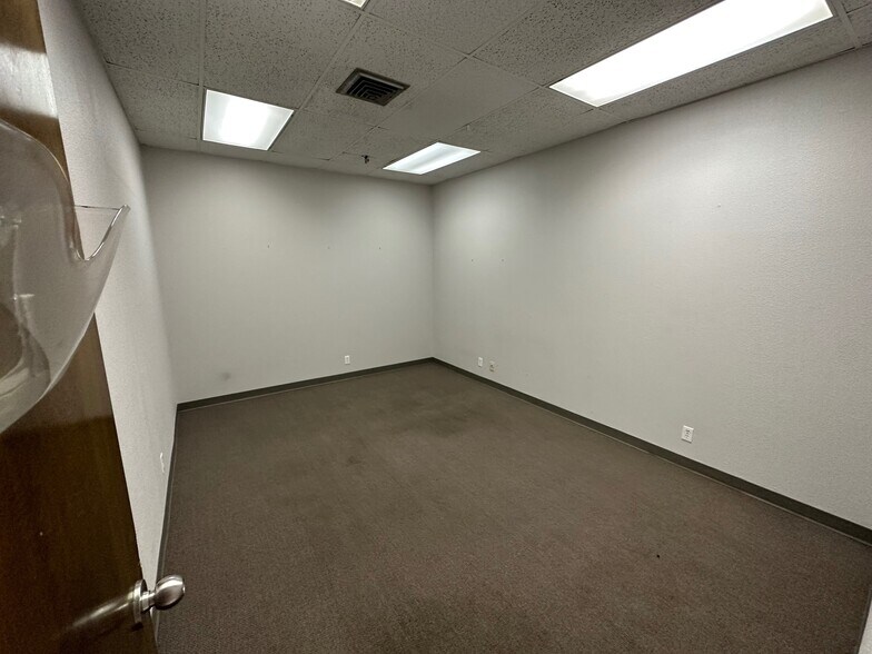 More Photos Of 4286-4362 Delp St, Memphis Warehouse For Lease