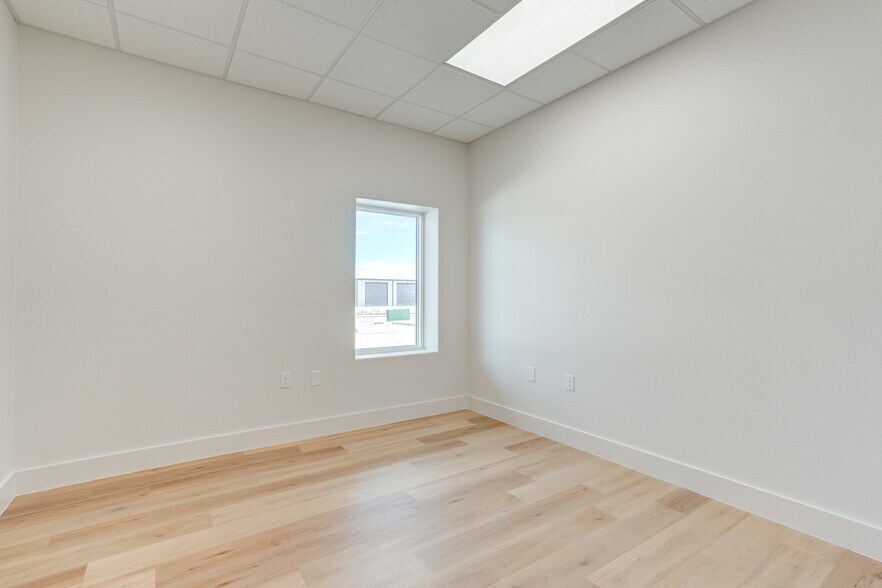 More Photos Of 3229 118th St, Lubbock Distribution For Sale