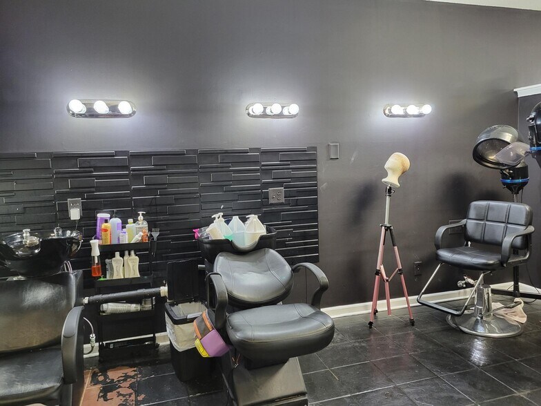 More Photos Of 2708 E 10th St, Greenville Office For Sale