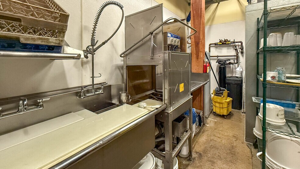 More Photos Of 1357 Ellis St, Kelowna Office For Sale