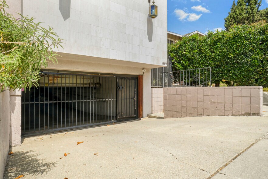 More Photos Of 695 S Norton Ave, Los Angeles Apartments For Sale