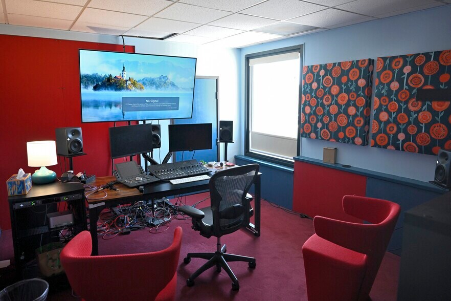 More Photos Of 1819 W Olive Ave, Burbank Office For Lease