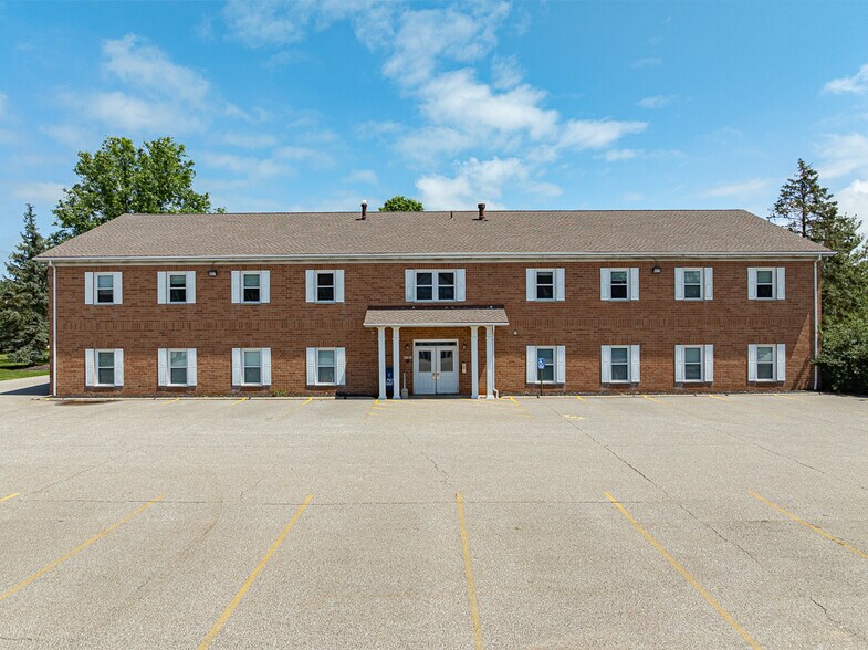 More Photos Of 30670 Bainbridge Rd, Solon Office For Sale