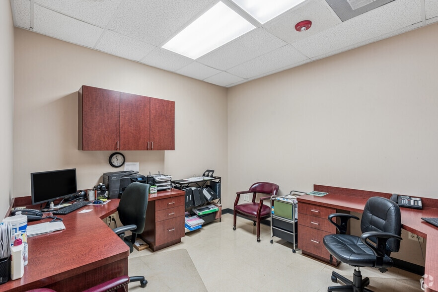 More Photos Of 5603 Highway 6, Missouri City Freestanding For Lease