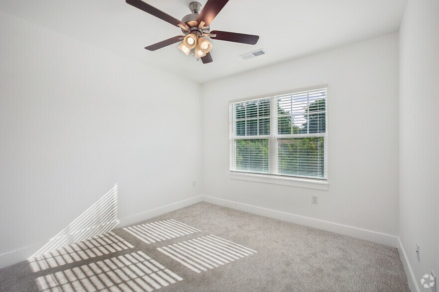 More Photos Of 14801 Statesville Rd, Huntersville Apartments For Sale