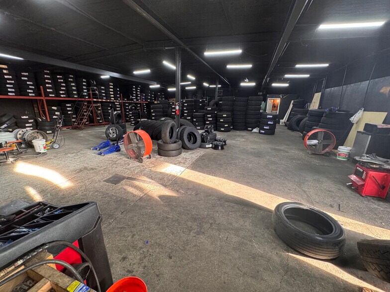 More Photos Of 6301 Causeway Blvd, Tampa Auto Repair For Lease