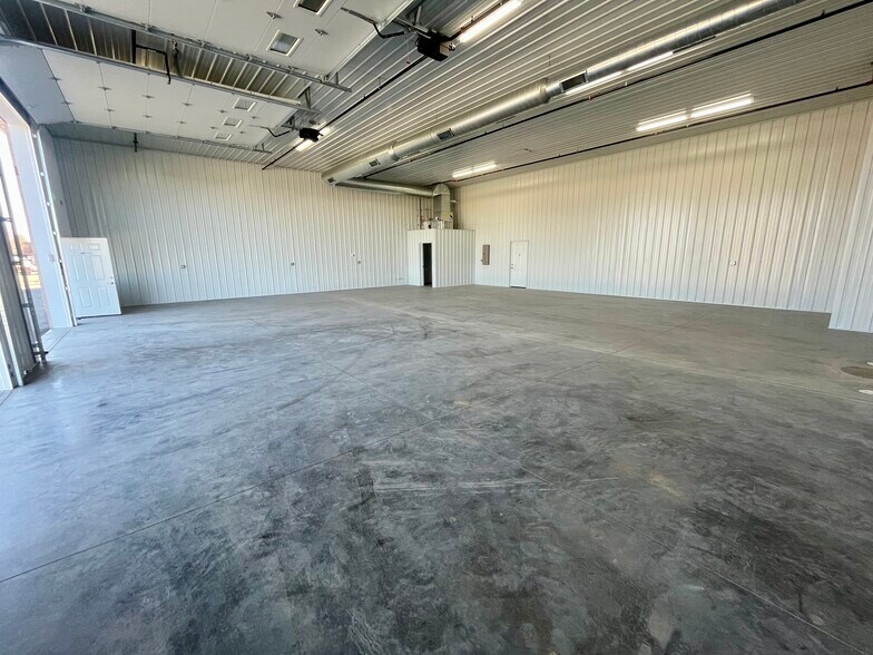 More Photos Of 2010 Fairview st, Centerville Industrial For Lease