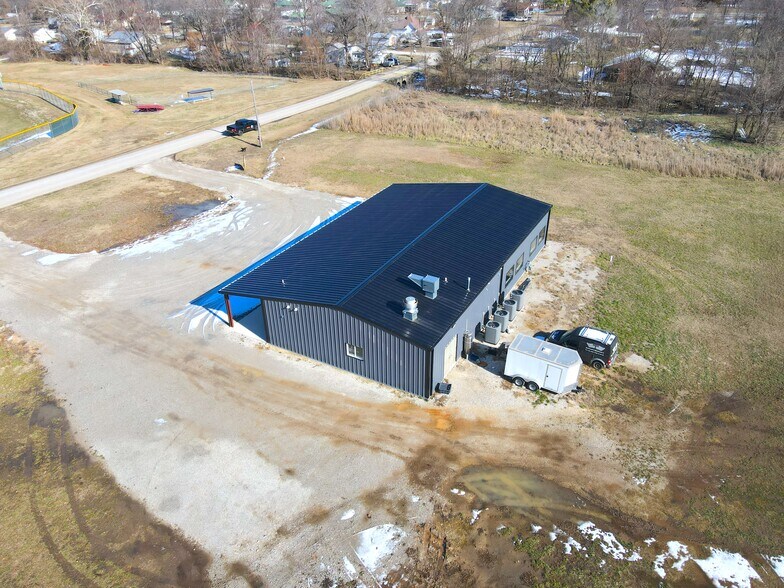 More Photos Of 311 9th st, Green Forest Flex For Sale