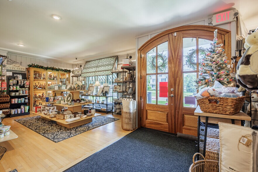 More Photos Of 581 Whitney Rd W, Fairport Office For Sale