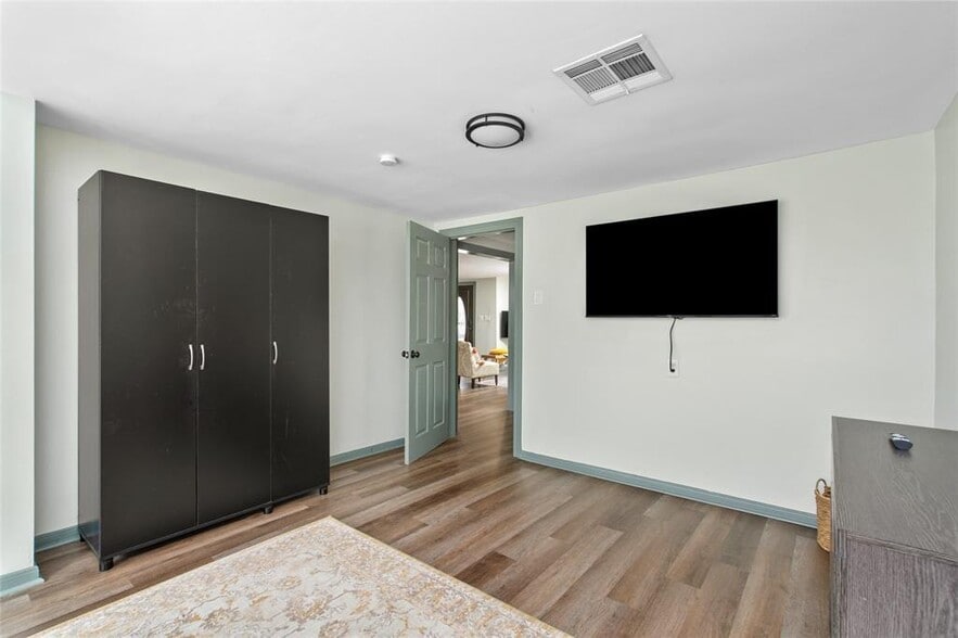 More Photos Of 1118 W 21st St, Houston Office For Sale