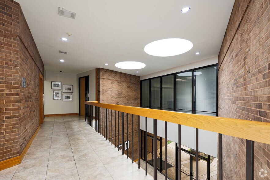 More Photos Of 17000 Dallas Pkwy, Dallas Loft Creative Space For Lease