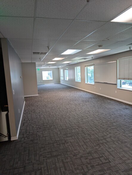 More Photos Of 649 W 9400 S, Sandy Warehouse For Lease