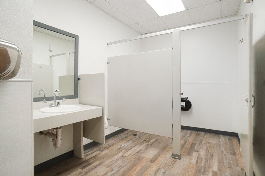 More Photos Of 6825 Manhattan Blvd, Fort Worth Medical For Sale